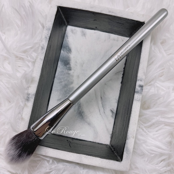 It cosmetics Flawless Highlighter Brush #140 - Picture 1 of 3